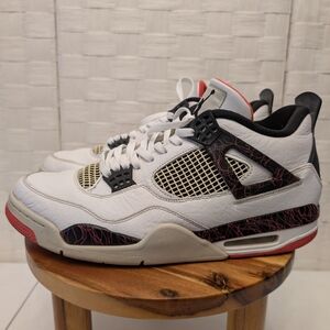 Air Jordan 4 Retro Flight Nostalgia Size 12 Sneakers in White, Black, and‎ Red